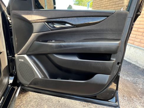 Used 2016 Cadillac Escalade Platinum AWD/4WD image 21