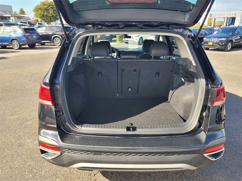 Used 2024 Volkswagen Taos SE image 11