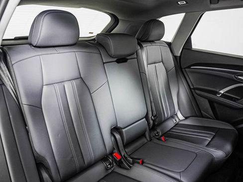 Certified 2025 Audi Q5 Premium w/ Convenience Package AWD/4WD image 10
