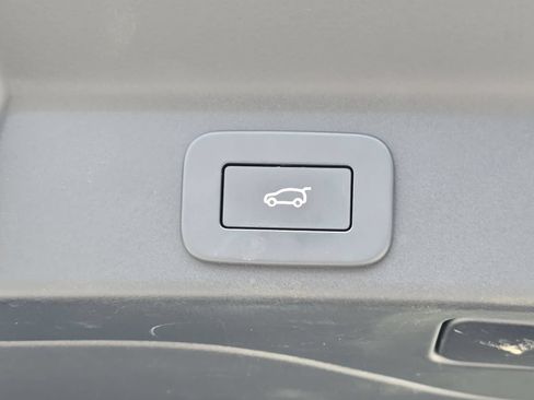 Used 2025 Jaguar F-PACE R-Dynamic S AWD/4WD image 16