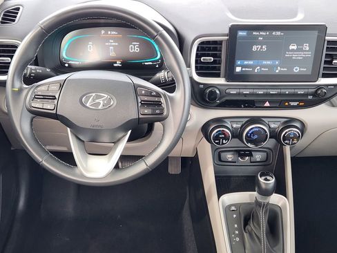 Used 2025 Hyundai Venue SEL FWD image 27