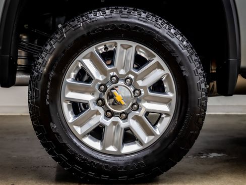 Used 2025 Chevrolet Silverado 3500 High Country w/ Technology Package AWD/4WD image 40