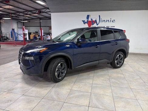 Used 2025 Nissan Rogue SV image 7