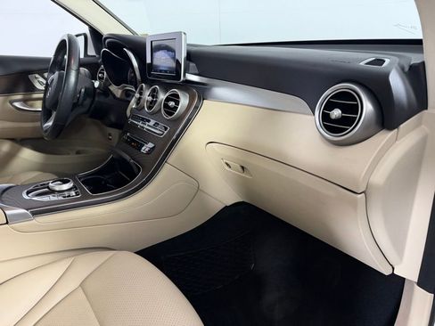 Used 2019 Mercedes-Benz GLC 300 4MATIC image 30