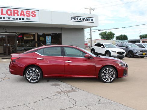 Used 2023 Nissan Altima 2.5 SL AWD/4WD image 3