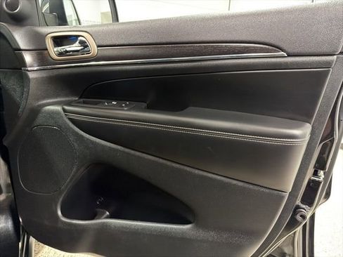 Used 2014 Jeep Grand Cherokee Limited w/ Trailer Tow Group IV image 22