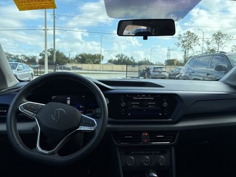 Used 2022 Volkswagen Taos SE image 12