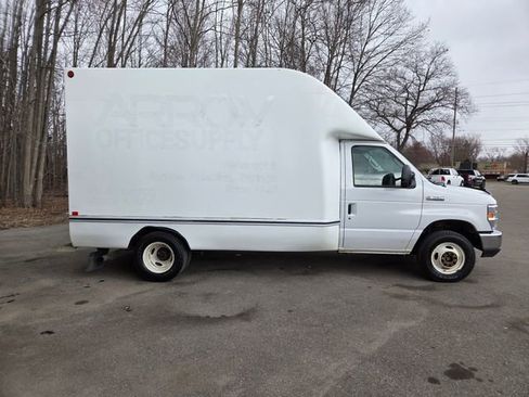 Used 2018 Ford E-350 and Econoline 350 Super Duty w/ Power Windows & Locks Group RWD image 7