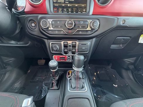 Used 2023 Jeep Gladiator Rubicon w/ Cold Weather Group image 15