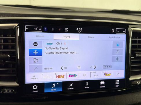 Used 2025 Chrysler Pacifica Select FWD image 26