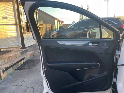 Used 2017 Lincoln MKC Premiere image 13