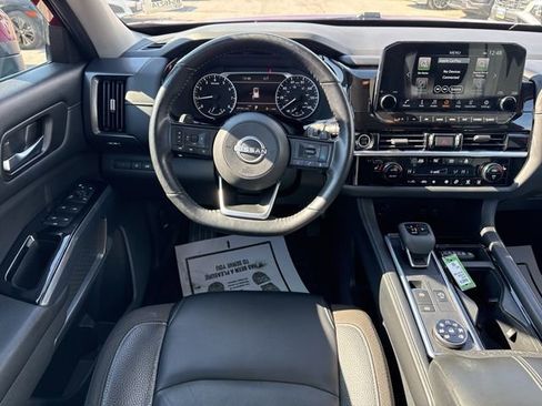 Used 2022 Nissan Pathfinder SL image 16