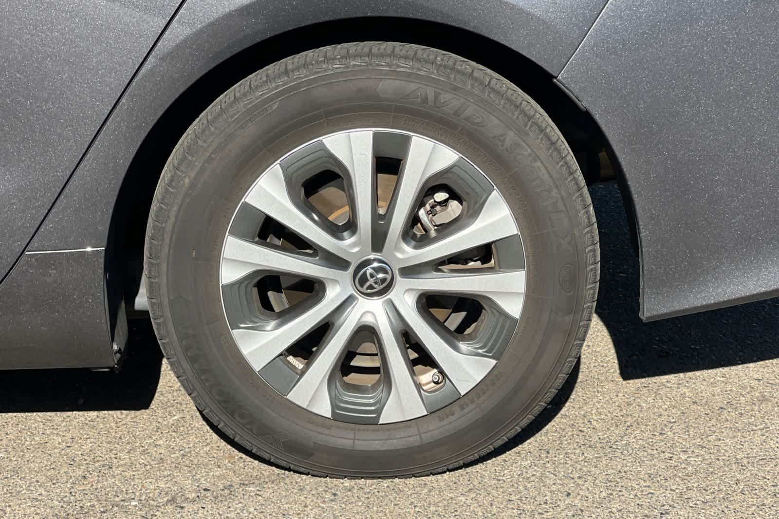 Used 2021 Toyota Prius Prime LE FWD image 25