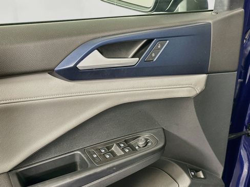 Used 2024 Volkswagen Taos SE w/ Panoramic Sunroof Package FWD image 15