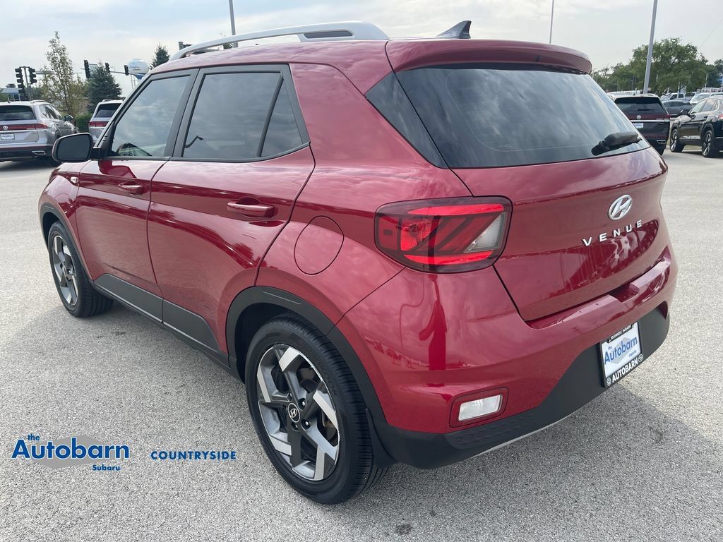 Used 2021 Hyundai Venue SEL FWD image 3