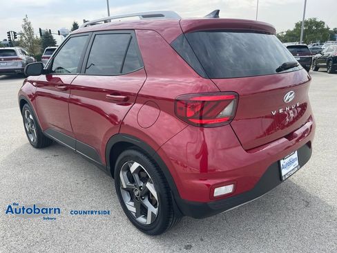 Used 2021 Hyundai Venue SEL FWD image 3
