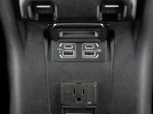 Used 2018 Jeep Wrangler Unlimited Sahara image 26