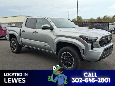 Used 2024 Toyota Tacoma TRD Sport image 3