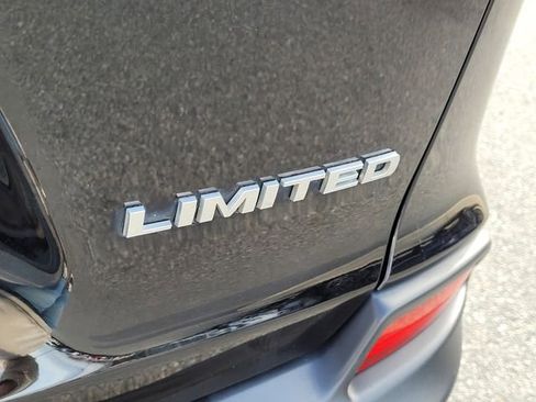 Used 2019 Jeep Cherokee Limited image 10