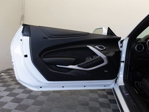 Used 2018 Chevrolet Camaro SS RWD image 15