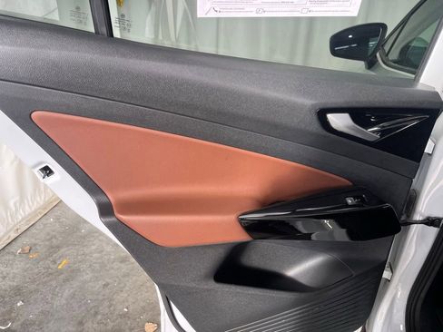 Used 2021 Volkswagen ID.4 Pro S w/ Gradient Package image 21