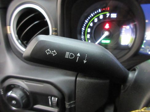 Used 2024 Jeep Wrangler Unlimited Sahara w/ Technology Group AWD/4WD image 20