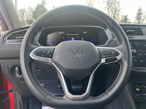 Certified 2024 Volkswagen Tiguan SE image 7