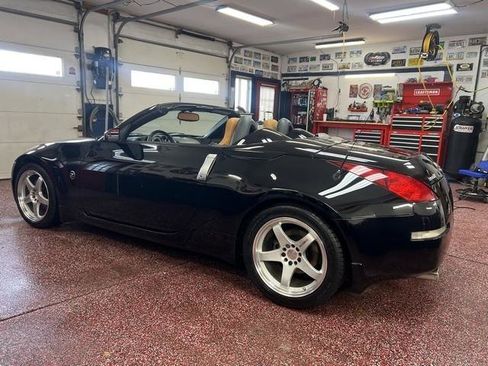 Used 2004 Nissan 350Z Touring image 2