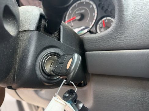 Used 2006 Jeep Liberty Sport AWD/4WD image 27