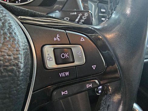 Used 2019 Volkswagen Tiguan SE FWD image 32