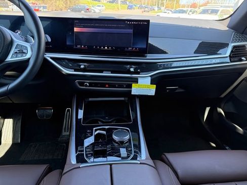 Used 2026 BMW X5 xDrive40i w/ M Sport Package image 11