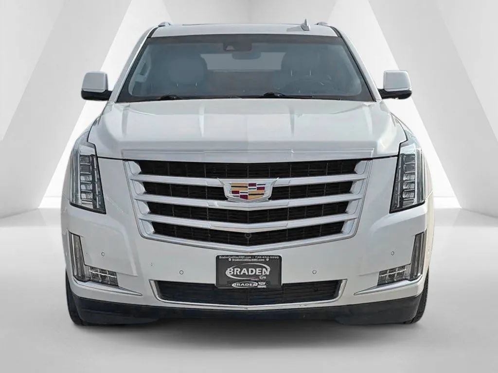 Used 2018 Cadillac Escalade Luxury AWD/4WD image 2