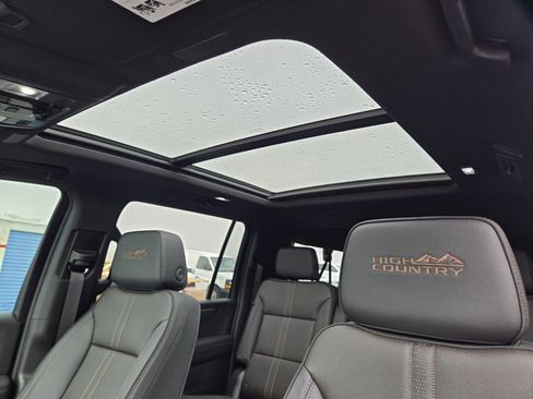 New 2026 Chevrolet Suburban High Country image 14