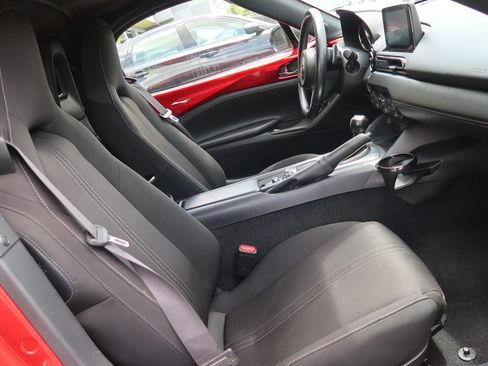 Used 2021 MAZDA MX-5 Miata Club RWD image 22