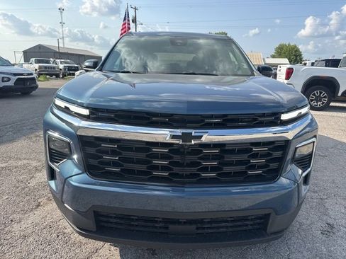 New 2025 Chevrolet Traverse LT w/ Driver Confidence Package image 3