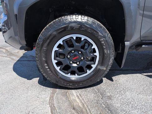 Used 2025 Toyota Tacoma TRD Off-Road AWD/4WD image 27