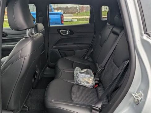 New 2026 Jeep Compass Latitude image 9