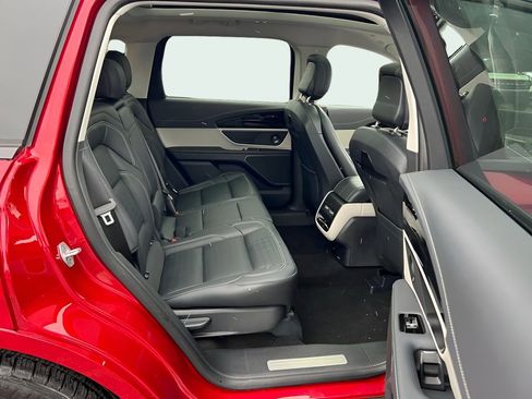 Used 2025 Lincoln Nautilus Reserve AWD/4WD image 19