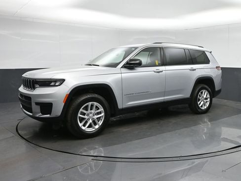 Used 2023 Jeep Grand Cherokee L Laredo image 3