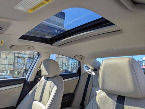 Used 2016 Honda Civic Touring image 29