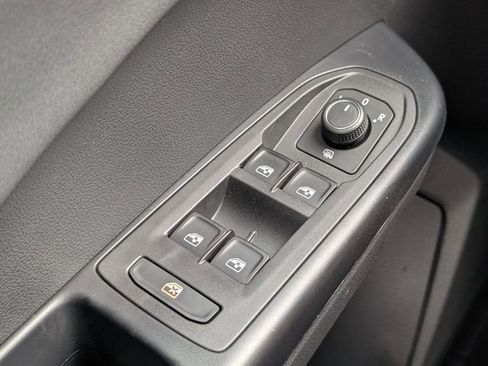 New 2026 Volkswagen Taos SE FWD image 26
