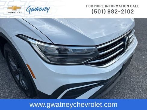 Used 2023 Volkswagen Tiguan SE w/ Panoramic Sunroof Package FWD image 13