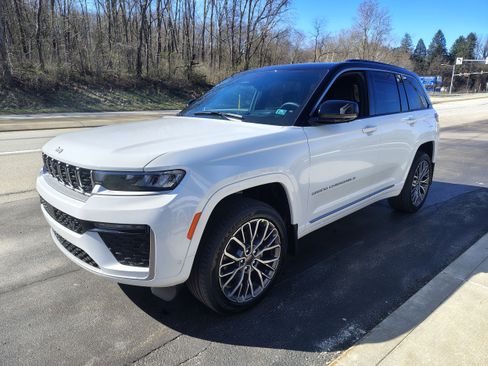 New 2026 Jeep Grand Cherokee Summit AWD/4WD image 4