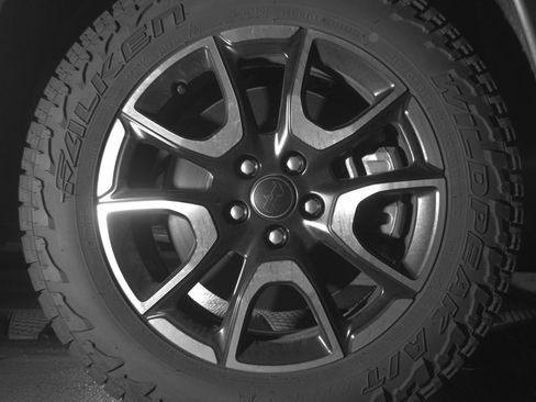 Used 2025 Jeep Compass Trailhawk image 13