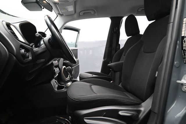 Used 2016 Jeep Renegade Latitude FWD image 15