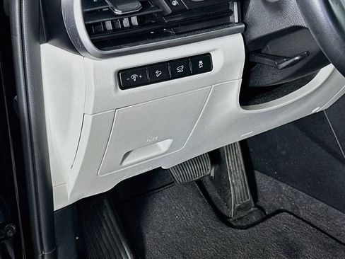 Used 2025 Kia Telluride S FWD image 17