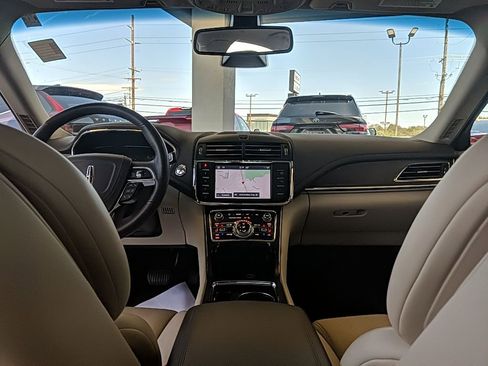 Used 2020 Lincoln Continental w/ Premium Package FWD image 13