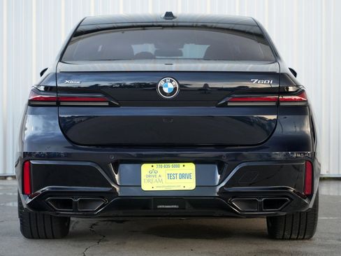 Used 2023 BMW 760i xDrive image 11