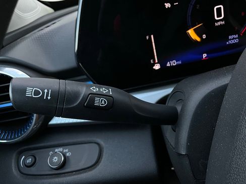 Used 2025 Chevrolet Trax LT image 34