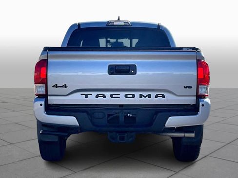 Used 2016 Toyota Tacoma TRD Off-Road image 5